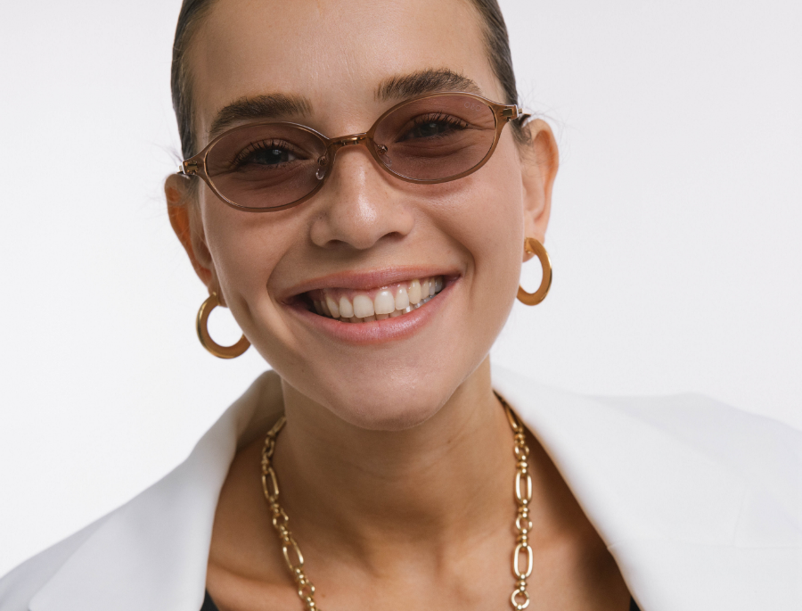 Layout Nine (title Below) 1 Desk