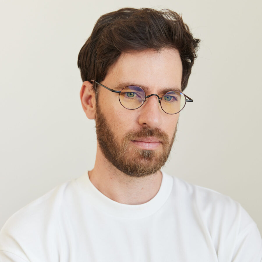 עגול אדום ושחור גברים Scaled 1.jpg