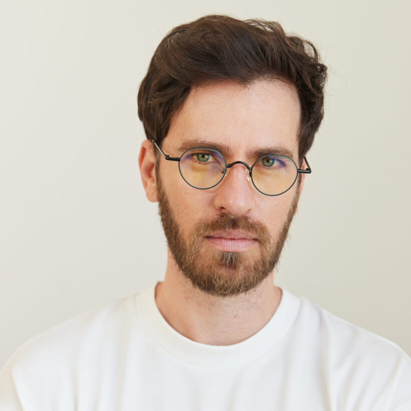 עגול ירוק גברים ישר למעלה Scaled 1.jpg