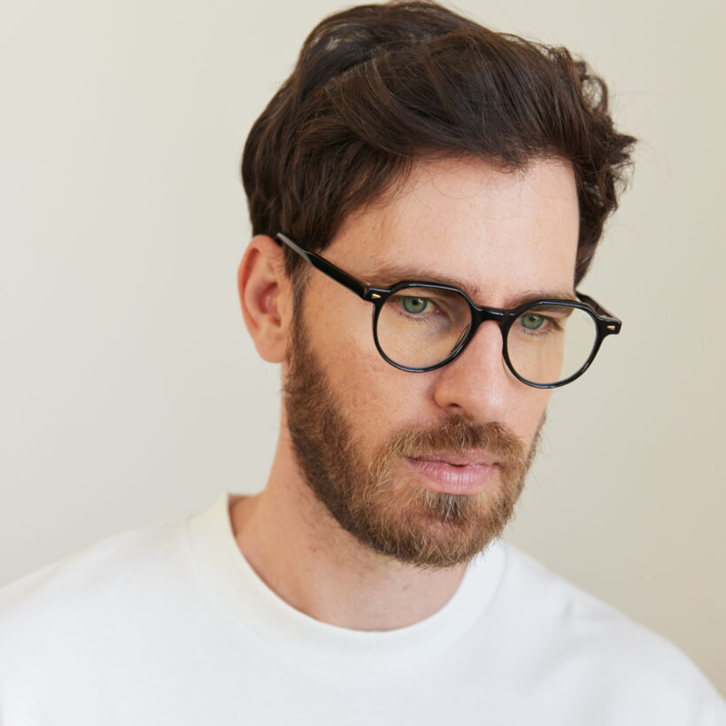 עגול קו עליון שחור גברים Scaled 1.jpg