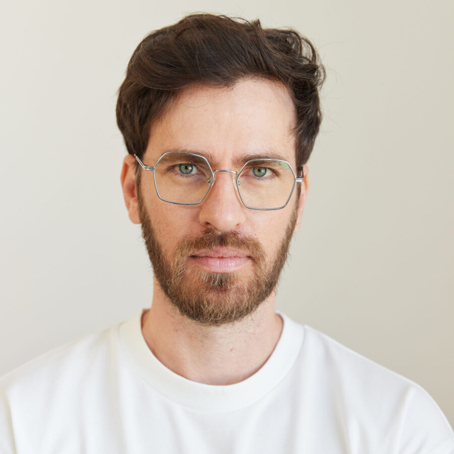 ריבוע כסף גברים Scaled 1.jpg